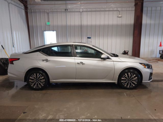 1N4BL4DW7PN328525 Nissan Altima Sv Intelligent Awd