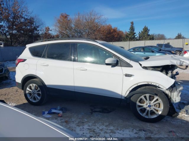 1FMCU9GD0JUA82624 Ford ESCAPE SE