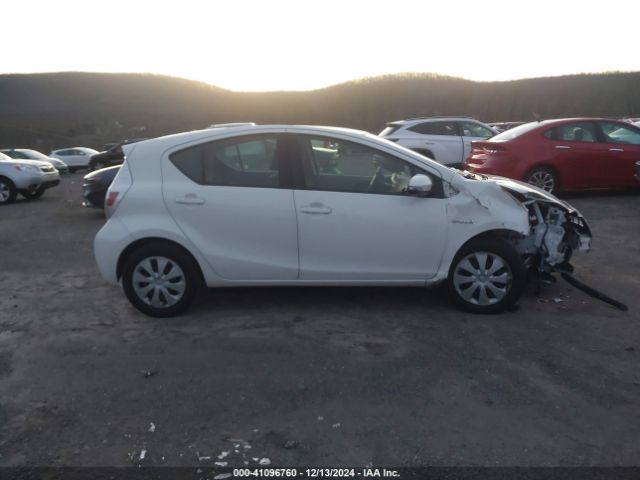 JTDKDTB37E1074748 Toyota Prius C Two