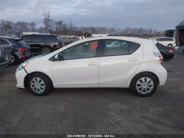 JTDKDTB37E1074748 Toyota Prius C Two