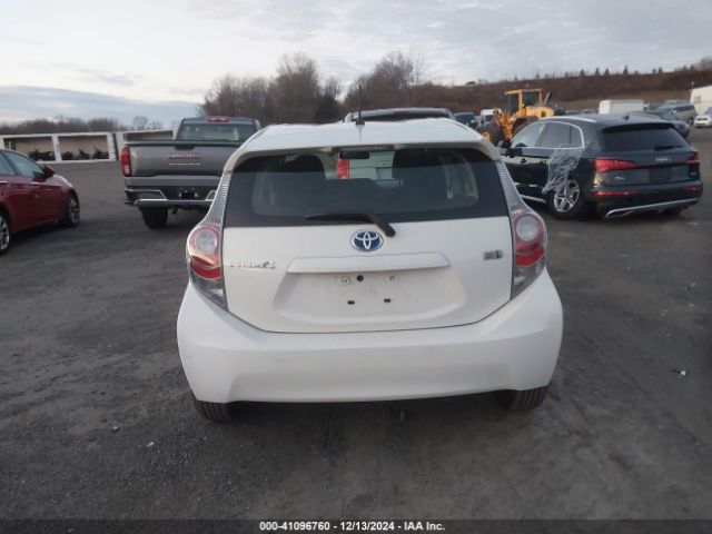 JTDKDTB37E1074748 Toyota Prius C Two