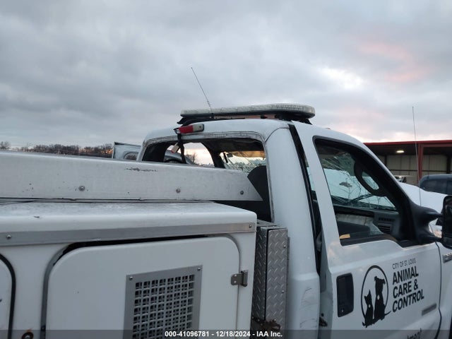 41096781 :رقم المزاد ، 1FDWF34P35EA61687 vin ، 2005 Ford F-350 Chassis Xl/xlt مزاد بيع