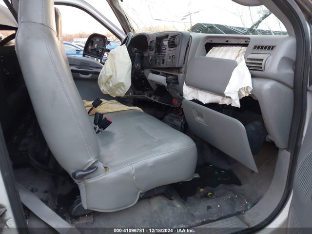 41096781 :رقم المزاد ، 1FDWF34P35EA61687 vin ، 2005 Ford F-350 Chassis Xl/xlt مزاد بيع