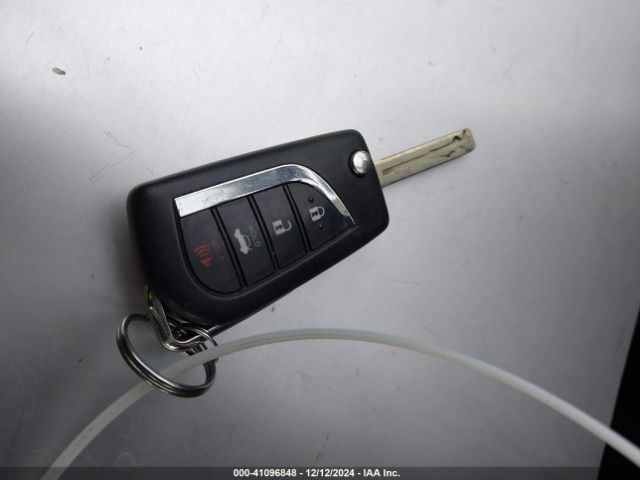 JTDEPRAE3LJ004428 Toyota COROLLA LE