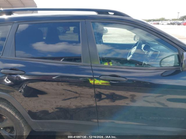 1C4PJLAB4HW577149 Jeep Cherokee Altitude Fwd