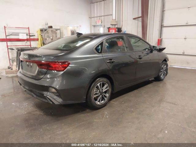 3KPF24AD2PE607225 KIA Forte Lxs
