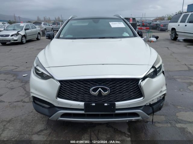 SJKCH5CR8JA048030 Infiniti Qx30 Premium