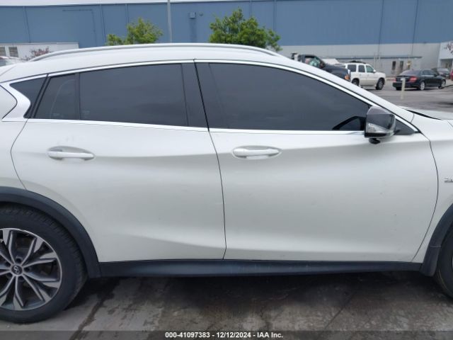 SJKCH5CR8JA048030 Infiniti Qx30 Premium