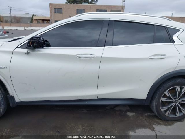 SJKCH5CR8JA048030 Infiniti Qx30 Premium