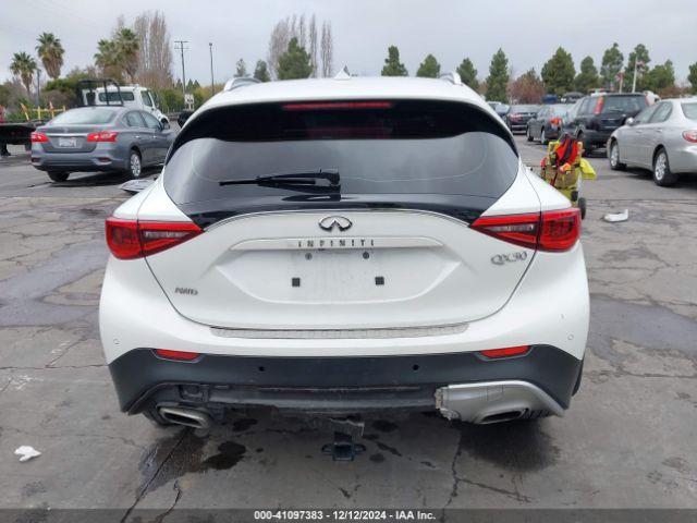 SJKCH5CR8JA048030 Infiniti Qx30 Premium