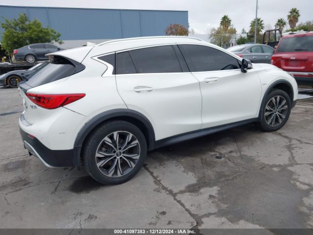 SJKCH5CR8JA048030 Infiniti Qx30 Premium