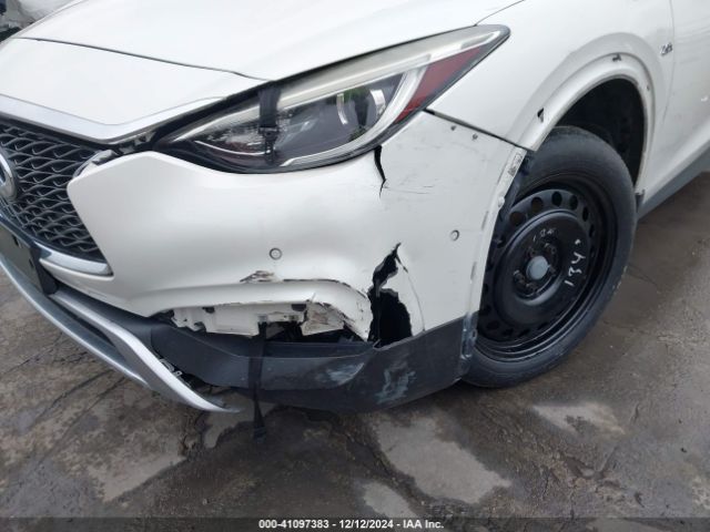 SJKCH5CR8JA048030 Infiniti Qx30 Premium