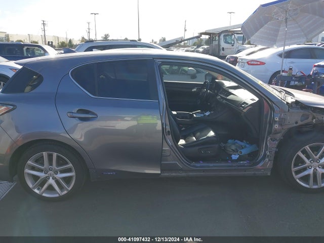 Lexus CT 200H 2017 JTHKD5BH8H2289592 Image 14
