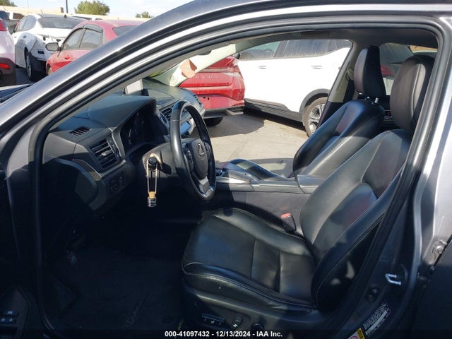 Lexus CT 200H 2017 JTHKD5BH8H2289592 Image 5