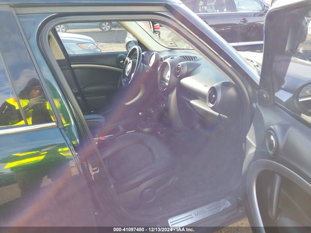 2011 MINI COOPER COUNTRYMAN WMWZB3C55BWM00367 Photo 4