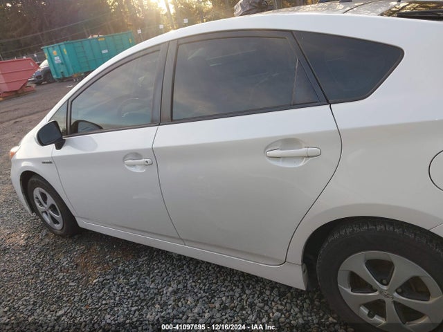 Toyota Prius Two 2014 JTDKN3DU6E0393602 Image 14
