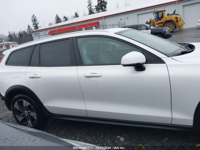 YV4102WK3L1044448 Volvo V60 Cross Country T5