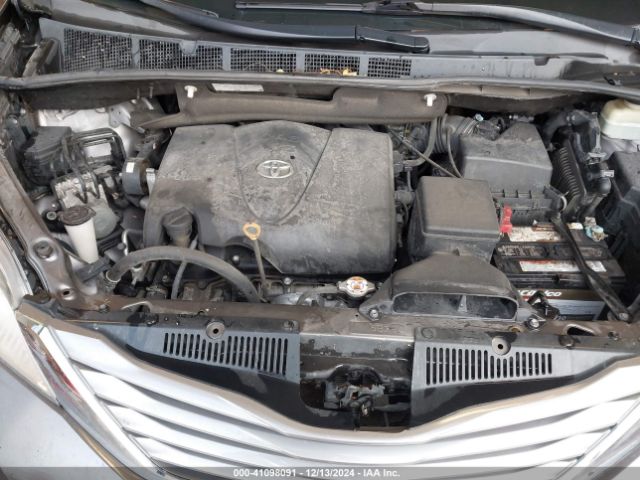 5TDYZ3DC6HS801037 Toyota Sienna Xle 8 Passenger