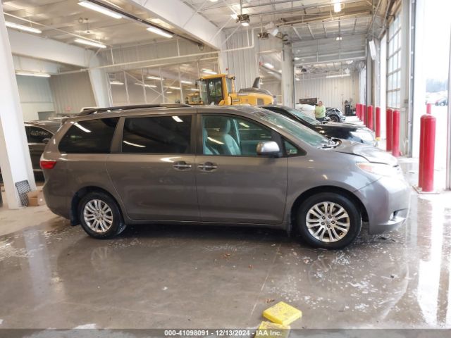 5TDYZ3DC6HS801037 Toyota Sienna Xle 8 Passenger