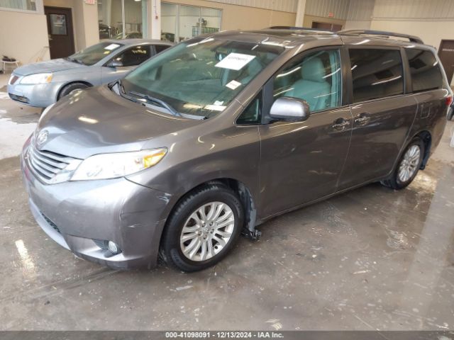 5TDYZ3DC6HS801037 Toyota Sienna Xle 8 Passenger