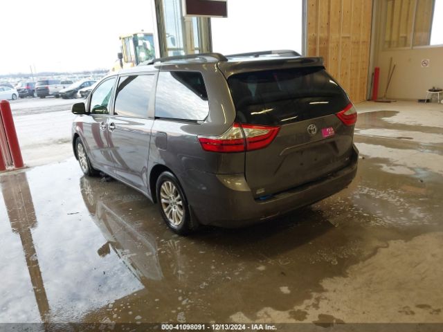 5TDYZ3DC6HS801037 Toyota Sienna Xle 8 Passenger