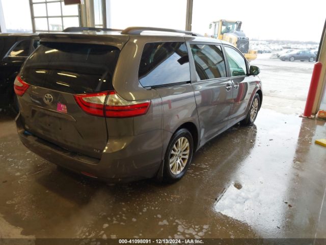 5TDYZ3DC6HS801037 Toyota Sienna Xle 8 Passenger