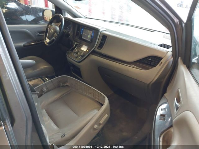 5TDYZ3DC6HS801037 Toyota Sienna Xle 8 Passenger