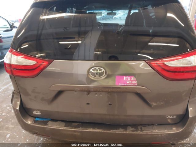 5TDYZ3DC6HS801037 Toyota Sienna Xle 8 Passenger