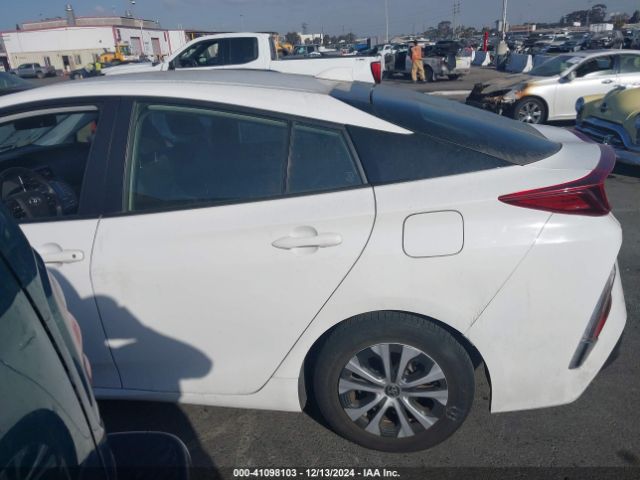 JTDKAMFP0N3198375 Toyota Prius Prime Le
