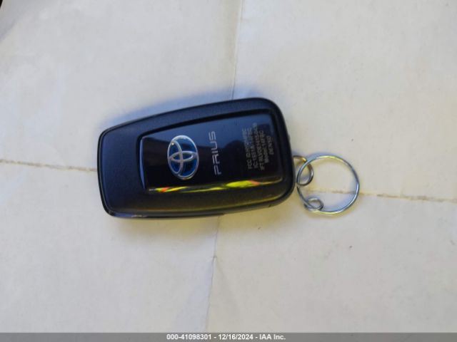 JTDKARFU2L3118302 Toyota Prius Le