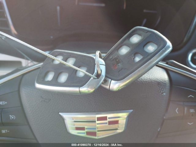 1GYKNBRS0HZ105570 Cadillac XT5 LUXURY