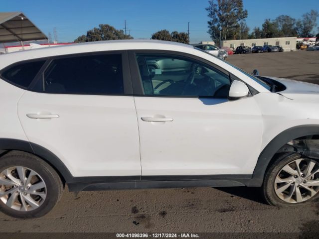 KM8J2CA41LU160964 Hyundai TUCSON SE