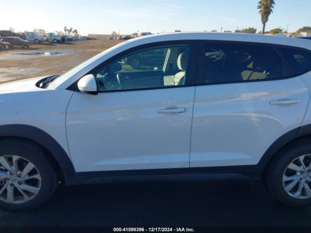 KM8J2CA41LU160964 Hyundai TUCSON SE