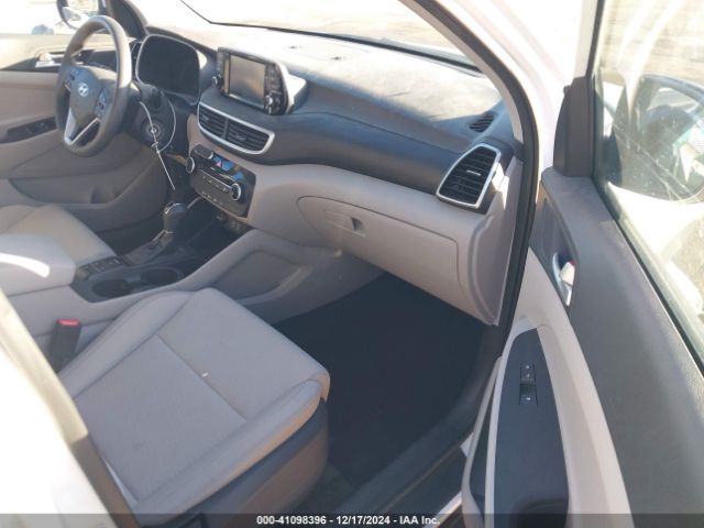 KM8J2CA41LU160964 Hyundai TUCSON SE