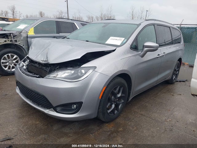 Chrysler Pacifica Touring L 2018 2C4RC1BG3JR260690 Image 2