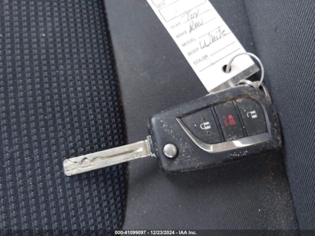 2T3G1RFV1LW108470 Toyota RAV4 LE