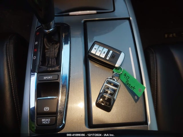 JH4KC1F31EC001069 Acura RLX