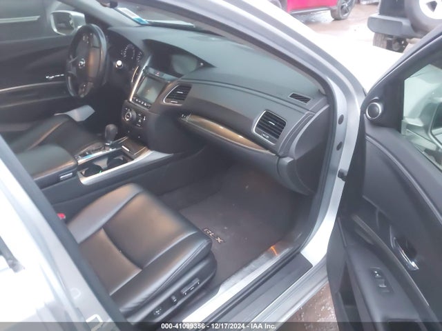 JH4KC1F31EC001069 Acura RLX