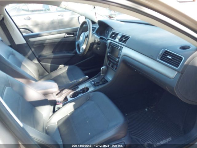 1VWBT7A32FC036424 Volkswagen Passat 1.8t Se