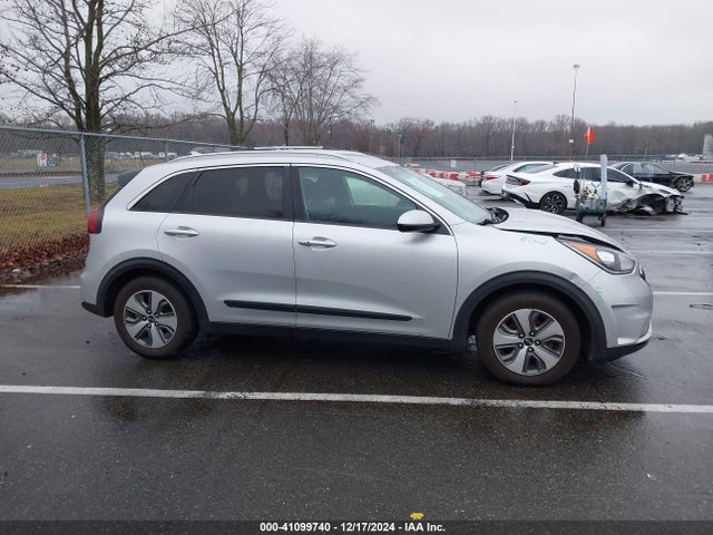 KNDCB3LC8K5283056 KIA NIRO LX