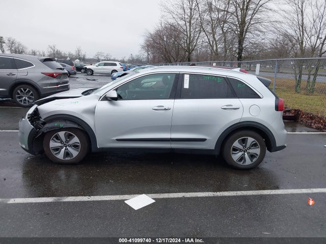 KNDCB3LC8K5283056 KIA NIRO LX