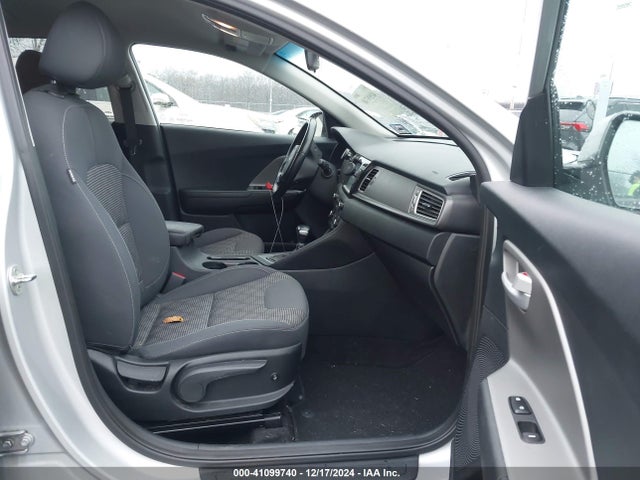 KNDCB3LC8K5283056 KIA NIRO LX