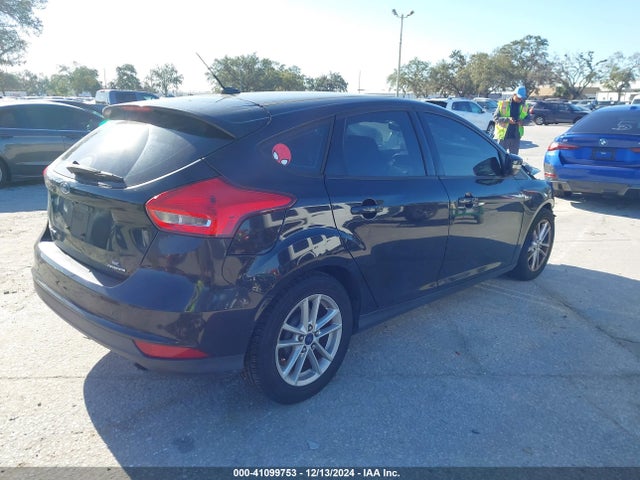 Ford FOCUS SE 2015 1FADP3K29FL301439 Image 4