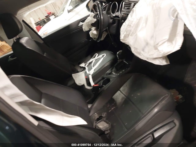 3VV2B7AX2JM012805 Volkswagen Tiguan 2.0t Se/2.0t Sel