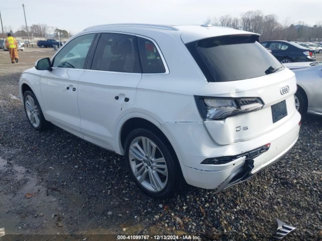 WA1BNAFY3J2006324 Audi Q5 2.0t Premium/2.0t Tech Premium
