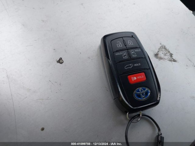 5TDYRKEC9RS200201 Toyota SIENNA XLE