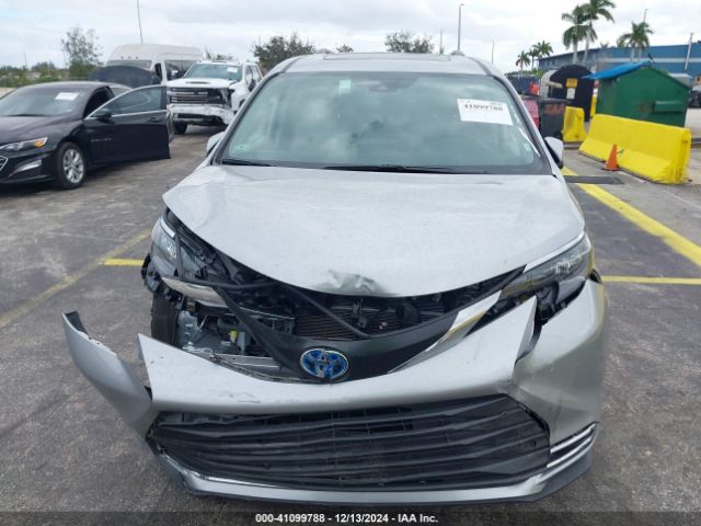 5TDYRKEC9RS200201 Toyota SIENNA XLE
