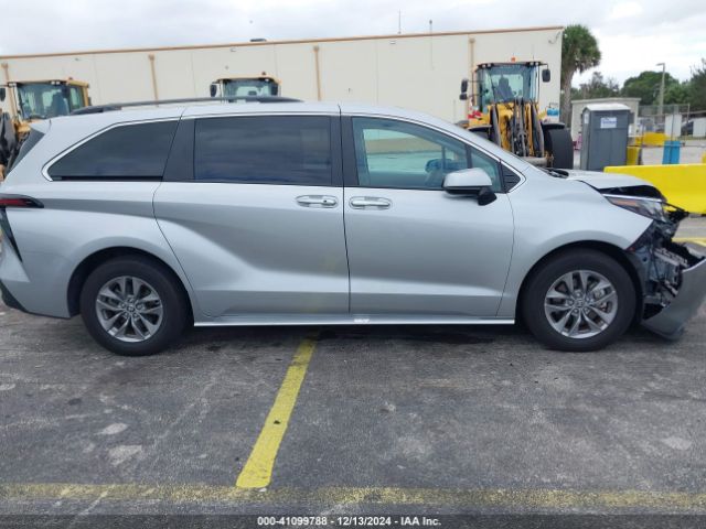 5TDYRKEC9RS200201 Toyota SIENNA XLE