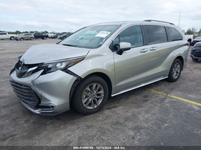 5TDYRKEC9RS200201 Toyota SIENNA XLE