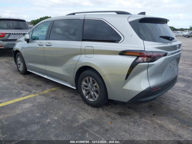 5TDYRKEC9RS200201 Toyota SIENNA XLE